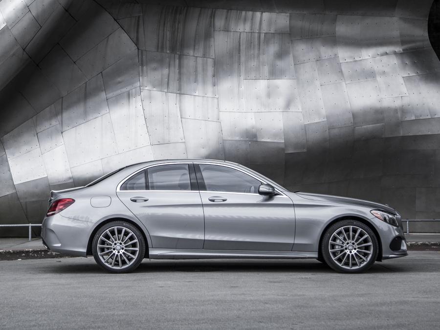  Mercedes-Benz C300 4Matic AMG Line 2015 года  (US) (фото 10 из 23)